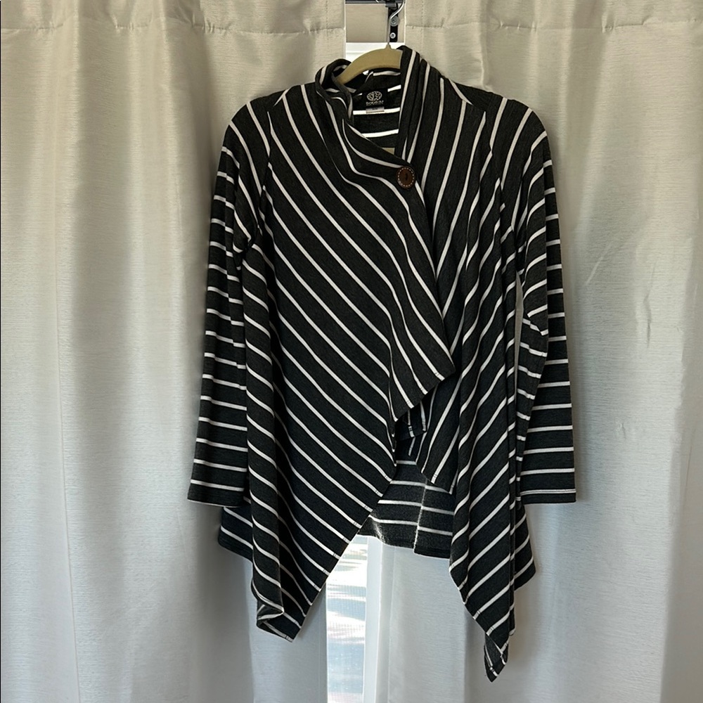 Bobeau Greyand White Striped Sweater